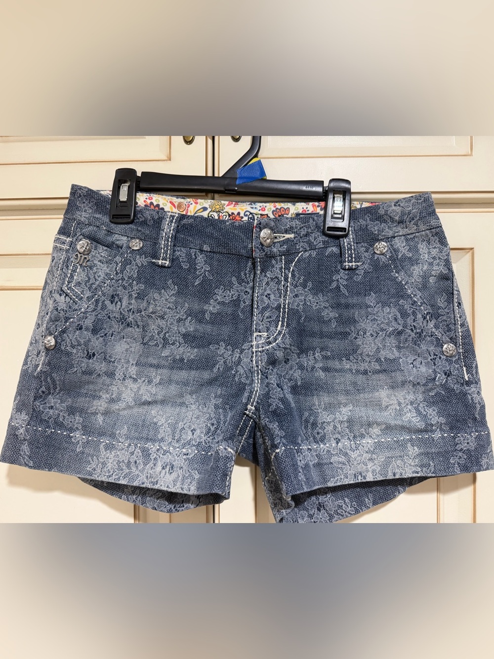 Miss Me Floral Print Denim Shorts – Women’s Size 28